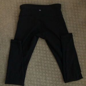 Lululemon black wunder unders size 6
